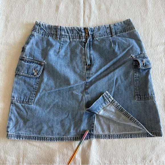 Y2K Denim Cargo Mini Skirt Light Wash Low Rise Size 6 Distressed - Picture 2 of 12